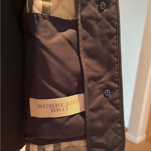 Bought this brand new and lost weight and looks too snug on me have tag - Picture 4 of 6